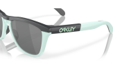 Päikeseprillid OAKLEY Frogskins Range Matte Carbon/Blue Milkshake Prizm Black Carbon/Blue Milkshake Prizm Black