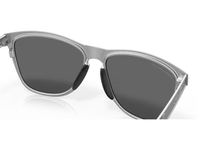 Päikeseprillid OAKLEY Frogskins Ti Raw Ti Prizm Black Polarized